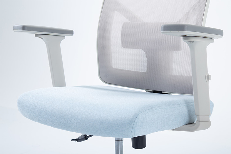 Is It Better to Have Armrests on Office Chair?